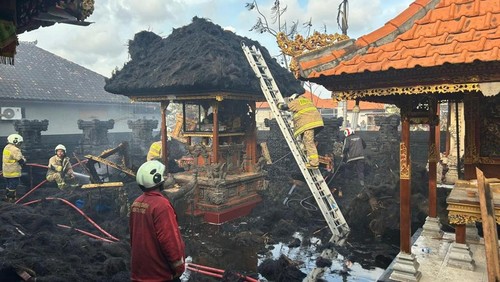 Sejumlah pelinggih ludes dilalap api akibat kebakaran bedeng proyek vila di Kerobokan, Kecamatan Kuta Utara, Badung, Bali, Senin (29/9/2025). (Foto: Dok. Polres Badung)
