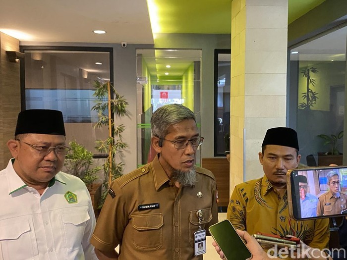 Sekretaris Daerah Provinsi Jawa Tengah, Sumarno (tengah) di Hotel Candi Indah, Candisari, Kota Semarang, Senin (29/9/2025).