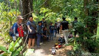 Selain menyalurkan hobi, komunitas ini juga menjadi ajang silaturahmi antaranggota. Bagi sebagian orang, bermain mobil RC di alam terbuka juga menjadi nostalgia masa kecil yang kini terasa lebih menantang di lereng Bromo.