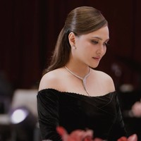 Penampilan Shandy pun banjir pujian netizen. Tak sedikit yang ikut terpukau melihat kecantikannya. Cantiiknya mamanya Claire!!... tulis salah satu komentar. stunning beauty, komentar lain. Foto: Instagram/@shandyaulia