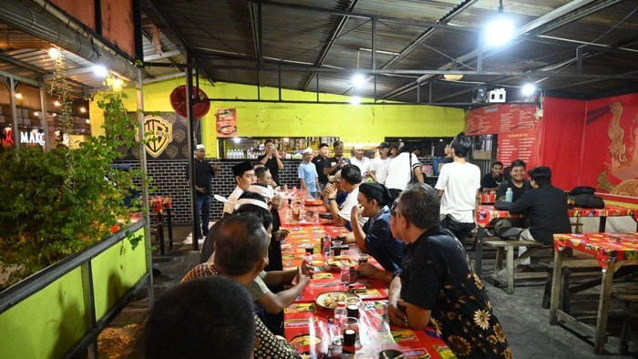 Suasana Warmindo Kuningan di perantauan