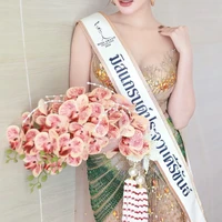 Mengenai gelar Suphannee, direktur provinsi Miss Grand Thailand untuk Khiri Khan, Kanchi, disarankan untuk berkonsultasi dengan Nawat Itsaragrisil, presiden Miss Grand International dan direktur nasional Miss Universe Thailand. Dikatakan jika masih ada kemungkinan untuk mahkota itu dikembalikan kepada Suphannee jika memang Kanchi menghendakinya. Tapi sampai saat ini belum ada keputusan lebih lanjut. Foto: Facebook