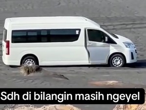 Viral Mobil Terjebak di Lautan Pasir Bromo, Taman Nasional Buka Suara