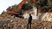 Proyek tersebut dinilai semakin mempersempit ruang gerak warga sekaligus memperkuat kontrol Israel atas wilayah pendudukan. REUTERS/Mohamad Torokman
