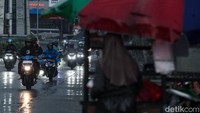 Siklon tropis tersebut membentuk daerah perlambatan kecepatan angin (konvergensi) dan pertemuan angin (konfluensi) di Laut China Selatan, Perairan Selatan Filipina, dan Samudra Pasifik Utara Maluku Utara hingga Papua. 