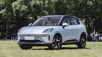 Binguo S didukung oleh motor listrik yang dipasang di depan yang menghasilkan 75 kW dan torsi 180 Nm. Pilihan baterai termasuk paket lithium-iron-fosfat 31,9 kWh dan 41,9 kWh, masing-masing sesuai dengan jangkauan CLTC 325 km dan 430 km. Model ini juga mendukung pengisian daya cepat DC, memungkinkan pengisian daya 30% hingga 80% dalam waktu kurang lebih 35 menit. Foto: Dok. Carnewschina