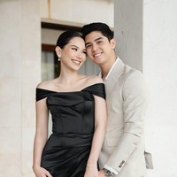 Hubungan Al Ghazali dan Alyssa Daguise menjadi salah satu kisah cinta paling disorot publik. Setelah menjalin asmara bertahun-tahun, keduanya sempat memutuskan berpisah pada 2022. Di 2025, pasangan ini resmi menikah dan memulai kehidupan baru sebagai suami-istri. Kebahagiaan mereka semakin lengkap dengan kabar kehamilan Alyssa yang kini tengah menantikan kelahiran anak pertama. Foto: Instagram @alyssadaguise