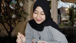 Gaya Adiba Khanza Saat Cafe Hopping di Jakarta hingga Bandung
