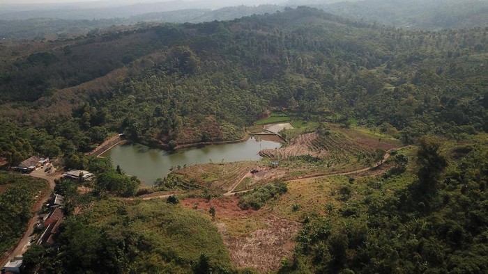 Akses jalan rusak menghambat kunjungan ke Desa Wisata Hanjeli