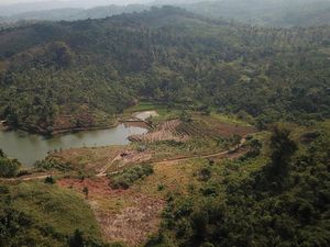 Dear Bu Menpar, Pupus Harapan Desa Wisata Hanjeli gegara Jalan Rusak-Berlubang