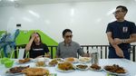 Andre Taulany Kalap Makan di Warung Nasi Ussy dan Andhika Pratama