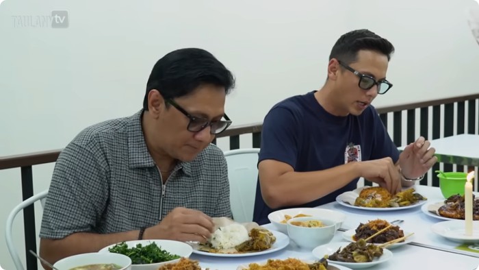 Andre Taulany Kalap Makan di Warung Nasi Ussy dan Andhika Pratama