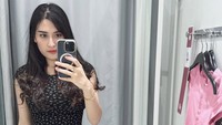 Penampilan Angbeen Rishi yang kurusan membuat netizen bertanya-tanya. Emang kalo pikiran sama ngebatin udah paling manjur buat nurunin BB, komen @kikiabdillahali. Jangan bilang diet alaminya karena disakitin kak? komen @nan_naswa. (Foto: dok Instagram angbeenrishi)