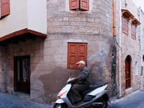 Turis Inggris Ditangkap Polisi, Diduga Perkosa Turis Norwegia di Yunani