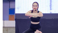 Selain itu, Ayu Ting Ting merasa perlu melihat penghasilan calon pasangan hidupnya. Kalau dipikir-pikir harus, karena sudah beberapa kali nyoba gak peduli soal penghasilan, leher Ayu diinjak, tuturnya. (Foto: dok Instagram ayutingting92)