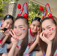 Momen lain yang tak kalah menarik adalah saat Ayu dan Bilqis merayakan 17 Agustus bersama. Mereka tampil dengan kostum seragam merah putih, lengkap dengan aksesori lucu di kepala. Foto: Instagram/TikTok/Ayu Ting Ting