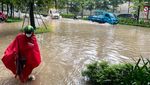Banjir Rendam Nghe An, Warga Vietnam Evakuasi Kendaraan dan Barang
