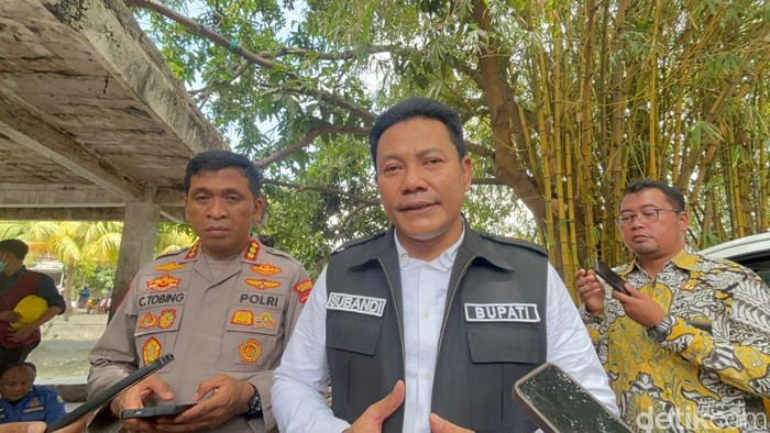 Bupati Sidoarjo Subandi