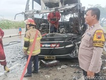 Detik-detik Bus Berlian Jaya Terbakar di Tol Kendal Bikin 13 Penumpang Panik