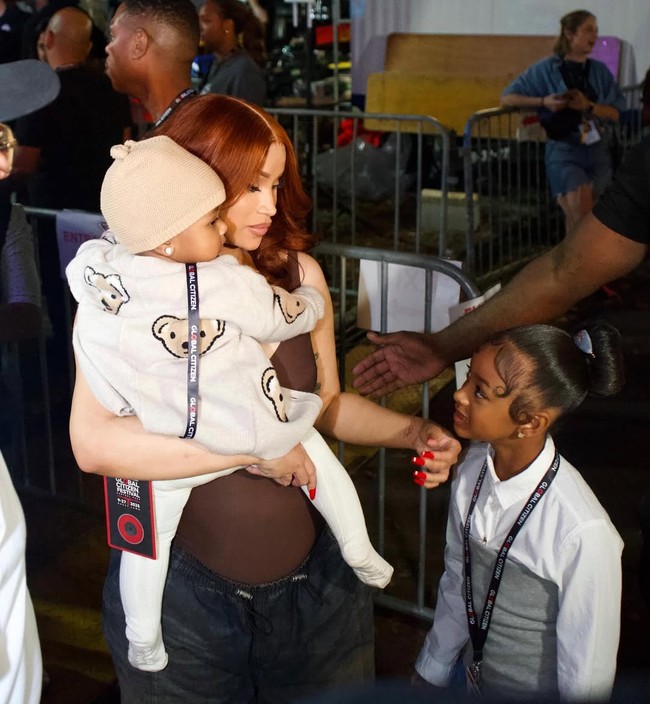 Cardi B tengah menantikan anak keempatnya, sekaligus anak pertama dari hubungannya dengan Stefon Diggs. Foto: Instagram/@iamcardib