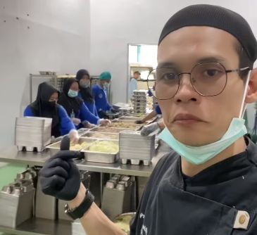 Cerita Chef Kumink, dari Dapur Hotel ke Dapur MBG yang Kerja 12 Jam Sehari