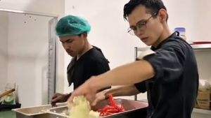 Mengintip Kegiatan Chef Dapur MBG Masak Ribuan Makanan dalam Sehari