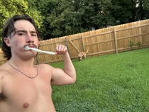 Cicip Makanan Paling Bau di Dunia, Pria Ini Mandi Sampai 3 Kali!