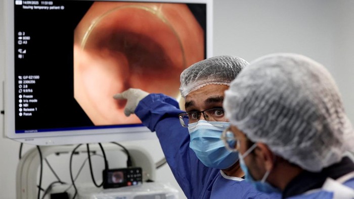 Egyptian Gastroenterologist Ahmad Madkour performs a new endoscopic procedure, dubbed as the 