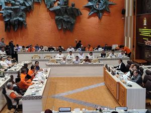 DPR & Tiga Menteri Terima Draft Prinsip Pokok UU Ketenagakerjaan dari Buruh