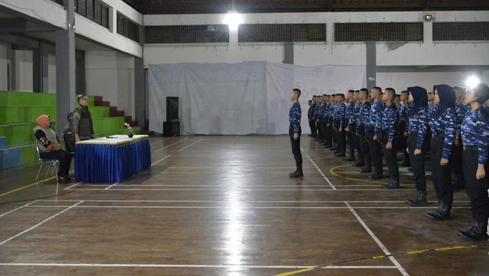 Drumband SMAN 3 Taruna Angkasa Jatim Tampil di Defile HUT TNI ke-80