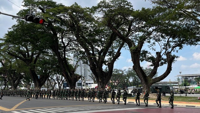Gladi HUT ke-80 TNI di sekitaran Lapangan Merdeka Medan. (Foto: Finta Rahyuni/detikSumut)