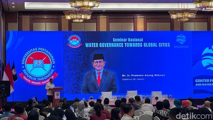 Gubernur Jakarta Pramono Anung menyoroti persoalan kebocoran air bersih (non-revenue water/NRW) Jakarta yang jauh lebih tinggi dibandingkan negara-negara maju. (Belia/detikcom)