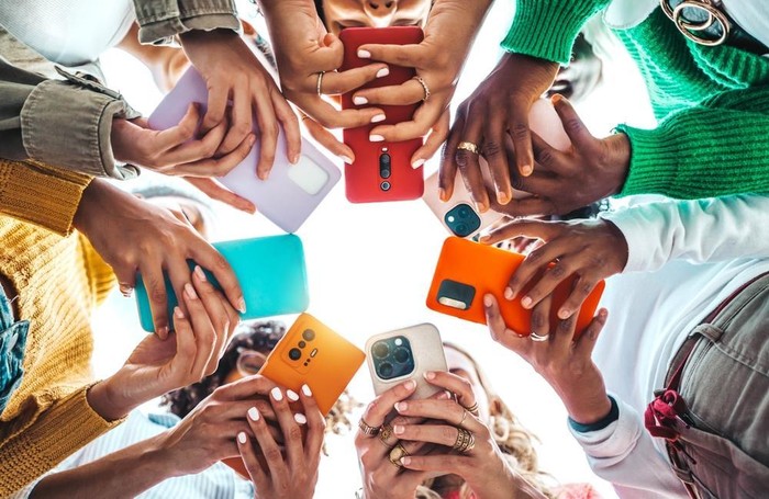 Ilustrasi pengguna smartphone