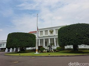 Sejarah Bendera Setengah Tiang yang Dikibarkan untuk Wafatnya Try Sutrisno