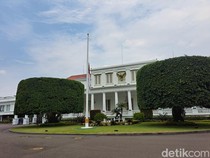 Peringati G30S, Istana Kibarkan Bendera Setengah Tiang
