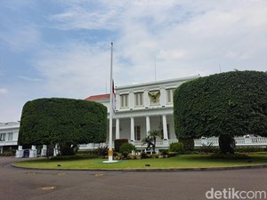 Peringati G30S, Istana Kibarkan Bendera Setengah Tiang
