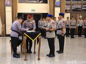 Kapolri Pimpin Sertijab Kabaintelkam dan Dankor Brimob Polri