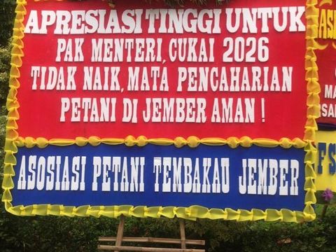 Karangan Bunga dari pekerja dan petani tembakau di Kantor Kementerian Keuangan.