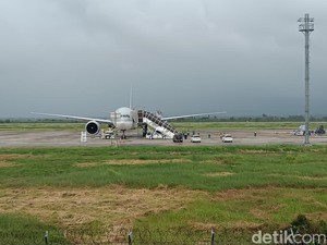 Video Logistik MotoGP Mendarat di Lombok, Langsung Diangkut ke Mandalika