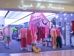 Video: Brand Lokal Ini Pakai Secang dan Kemiri di Koleksi Terbarunya