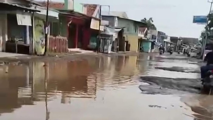 Kondisi jalan rusak di Desa Gebang Udik