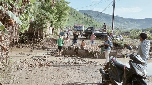 Kondisi kerusakan jembatan di Desa Doro Oo, Kecamatan Langgudu, Kabupaten Bima, NTB, yang diperbaiki Pemprov NTB. (Dok. pribadi Kades Doro Oo Syamsudin)