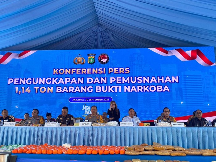 Konferensi Pers Kapolda Metro Jaya Irjen Asep Edi Suheri terkait pemusnahan barang bukti narkotika.