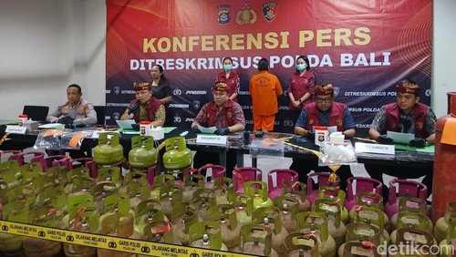 Konferensi pers kasus pengoplosan LPG di Mapolda Bali, Selasa (30/9/2025).