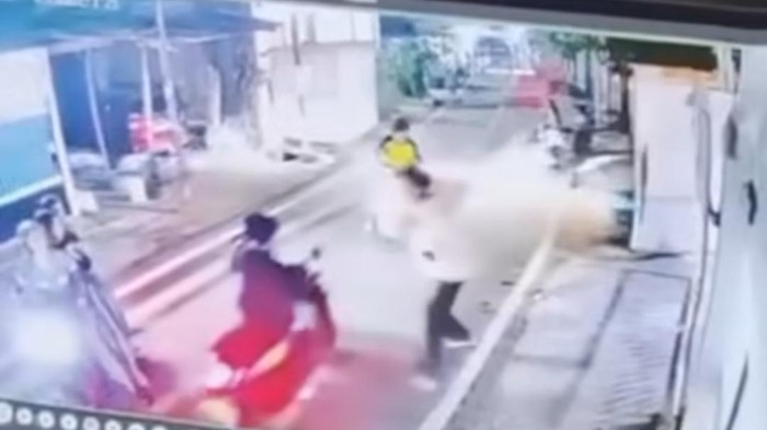 Kawanan geng motor kembali menyerang sekelompok remaja yang sedang nongkrong di pinggir jalan Kecamatan Manggala, Makassar, Sulawesi Selatan (Sulsel).