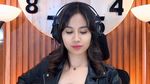 Mayang Lucyana Pamer Koleksi 15 Gitar
