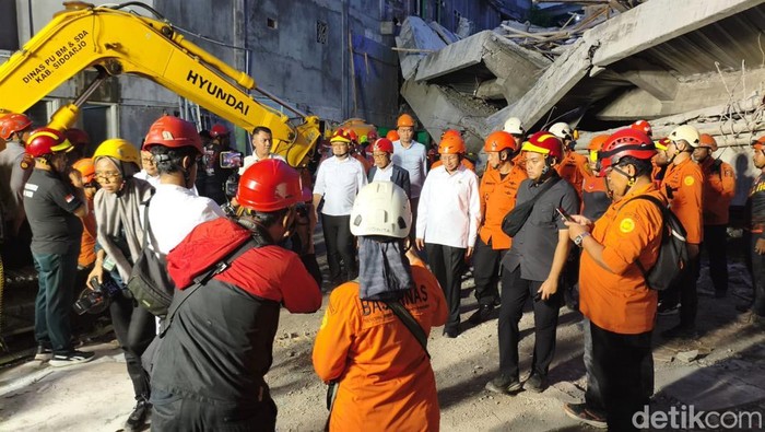 Menteri Agama Nasaruddin Umar tinjau bangunan Ponpes Al Khoziny yang ambruk