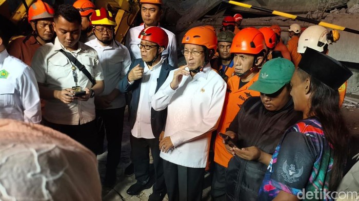 Menteri Agama Nasaruddin Umar tinjau bangunan Ponpes Al Khoziny yang ambruk