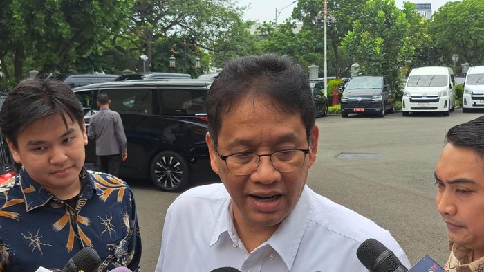 Menteri Keuangan Purbaya Yudhi Sadewa merapat ke Istana Kepresidenan, Jakarta usai rapat kerja di Komisi XI DPR (Eva/detikcom)