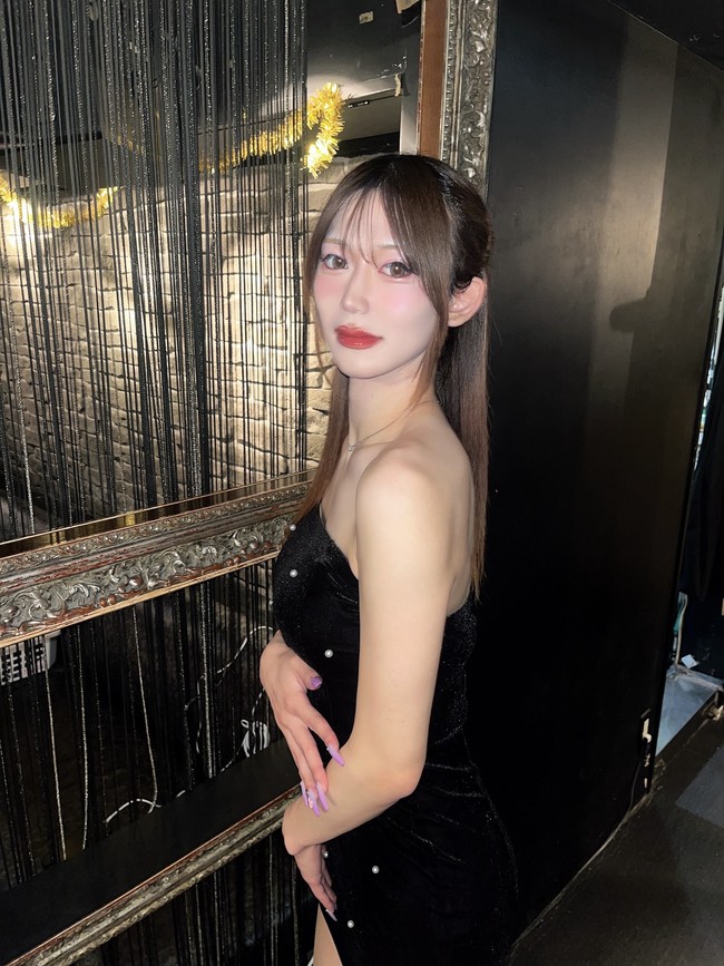 Seorang influencer yang dikenal sebagai Miyon sering memamerkan gaya cantiknya di Instagram. Netizen pun terkejut ketika ia mengunggah foto masa lalu di TikTok. Foto: Instagram Miyon